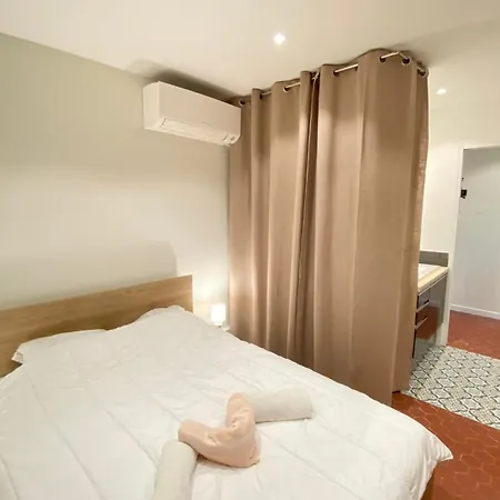 06cf Beautiful Renovated In Old Apartment Antibes