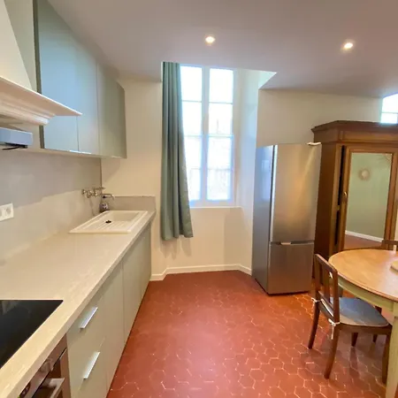 Apartment 06cf Beautiful Renovated In Old Antibes