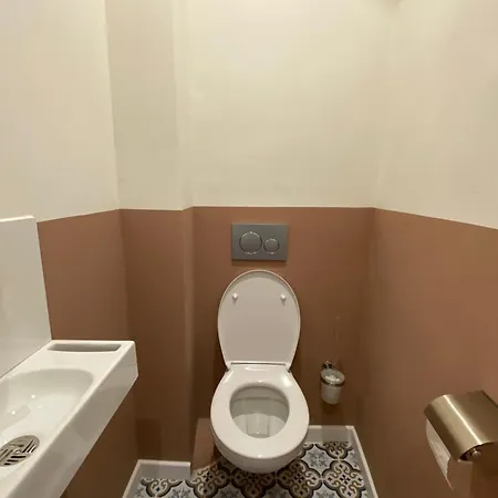 Apartment 06cf Beautiful Renovated In Old Antibes